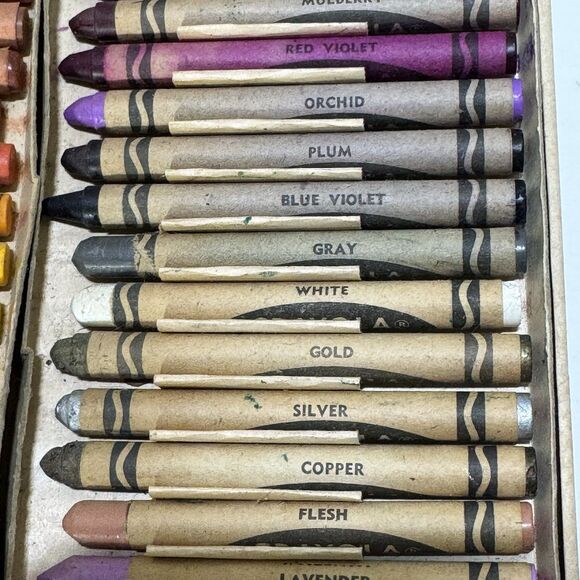 CRAYOLA CRAYONS 1958 BOX OF 72 SHARPENER MANY RARE RETIRED COLORS - Picture 10 of 16